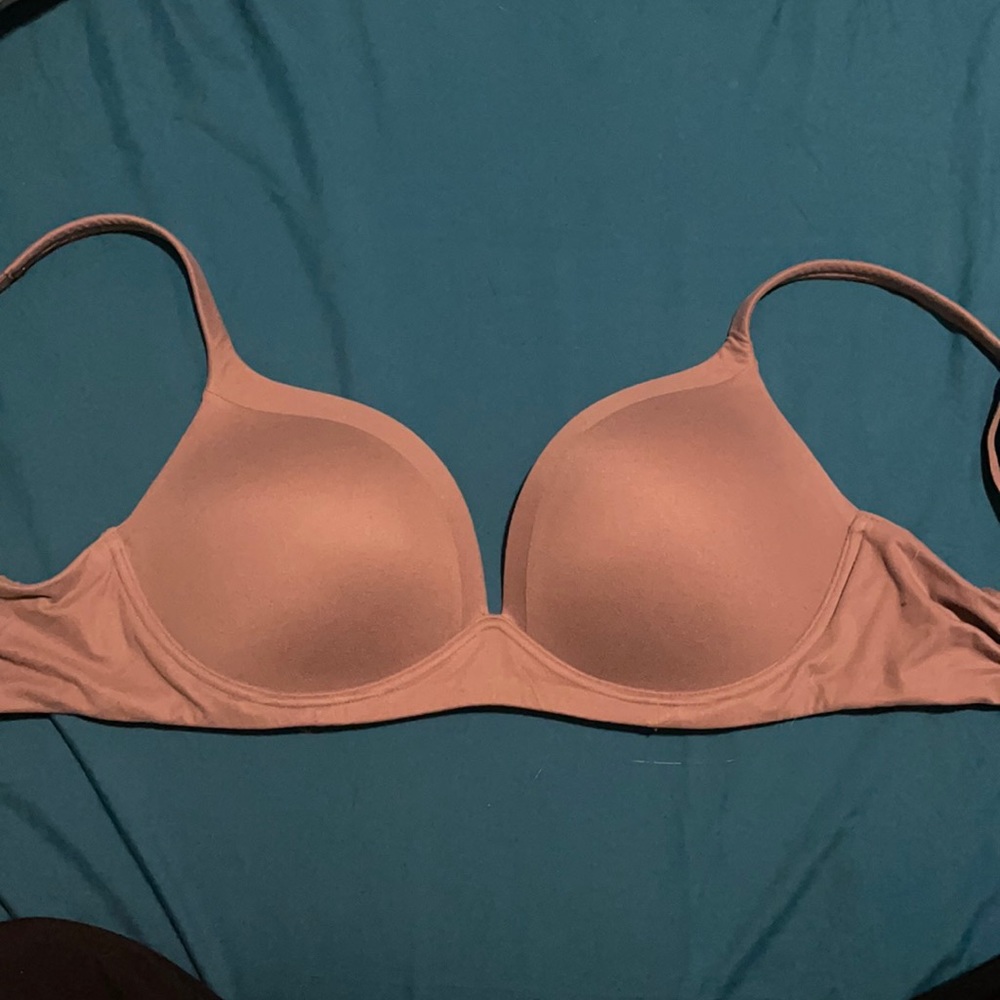 Mauve/light purple a Victoria’s Secret bra
